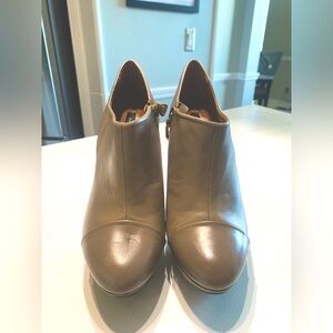 Zara hidden platform stiletto ankle boots. Size 39.